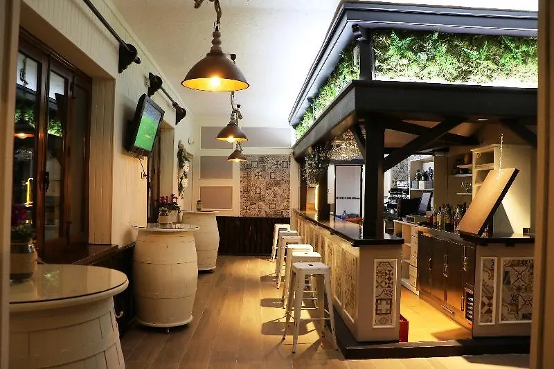 Hotel El Guerra غويخار سييرا